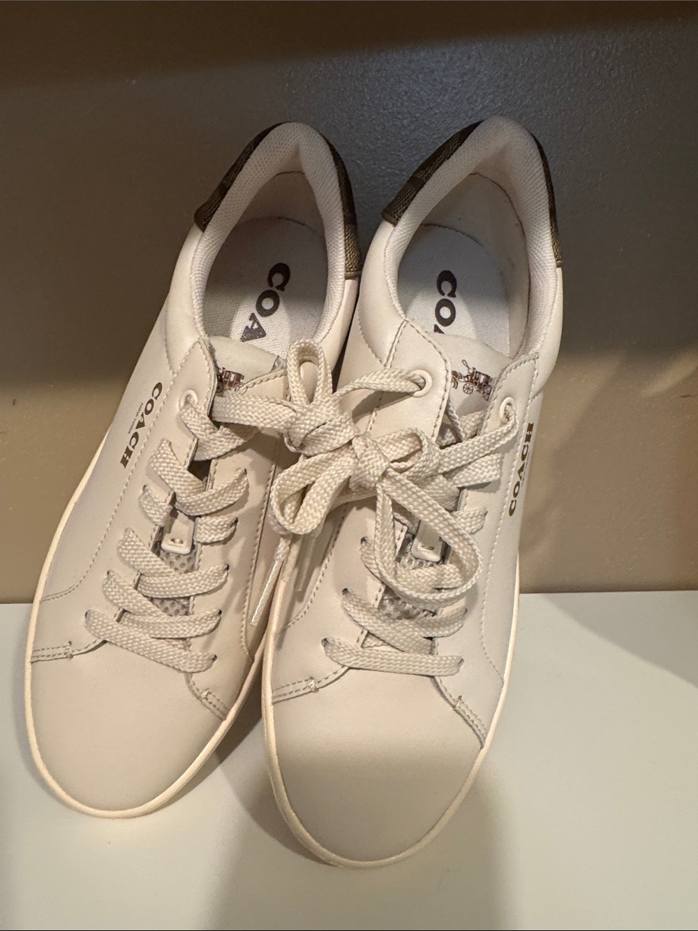 Coach Off-White Leather Low-Top Sneakers with Brown Heel - Picture 1 of 6